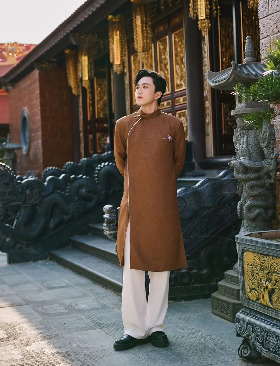 Áo dài nam truyền thống đi chùa
