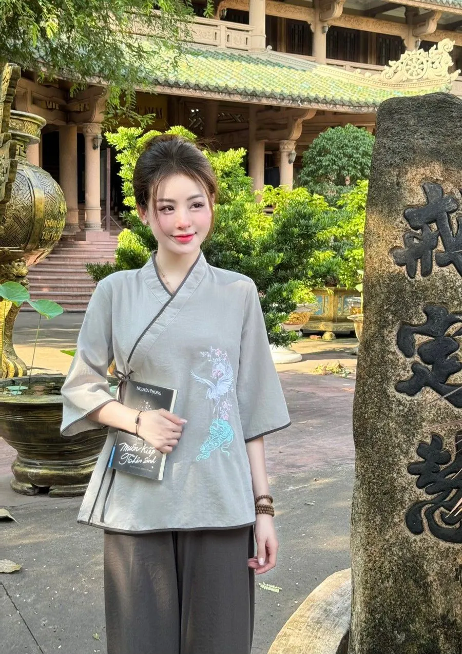 Bộ quần áo Phật tử dành riêng cho lễ chùa