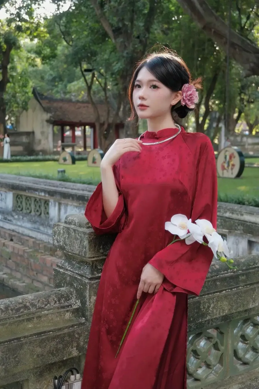 Mặc áo dài đi chùa