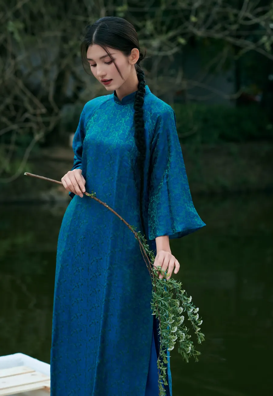 Mặc áo dài đi chùa