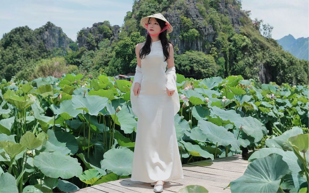 Đi Chụp Sen Mặc Gì? Top 10+ Trang Phục Lên Hình Lung Linh 2026 - 9