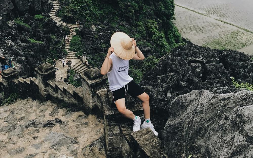 Đi Tuyệt Tình Cốc Nên Mặc Gì? Top 15 Outfit Sống Ảo Đỉnh Cho Nam Nữ - 16