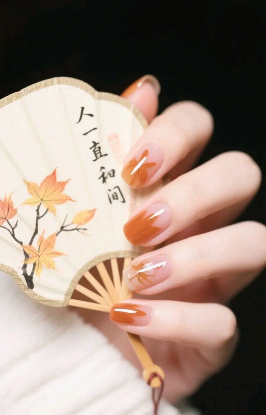 Mẫu nail lá vàng mùa thu
