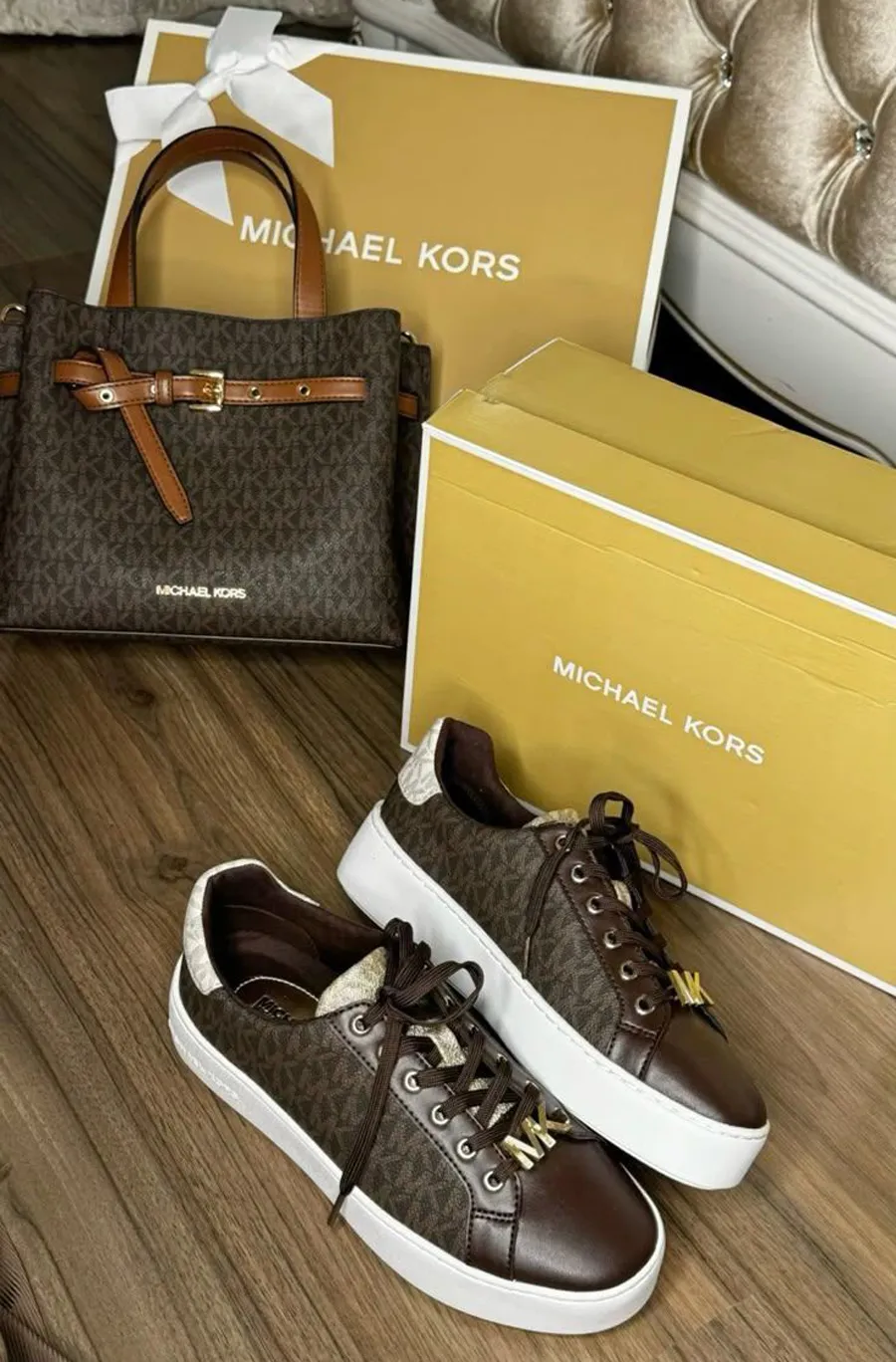 Đặt hàng Michael Kors từ nước ngoài