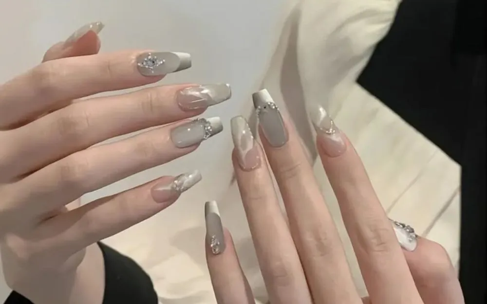 Nail Xám Thạch Hợp Với Da Nào? Top Kiểu Móng Xám Thạch Đẹp Mê Ly - 1
