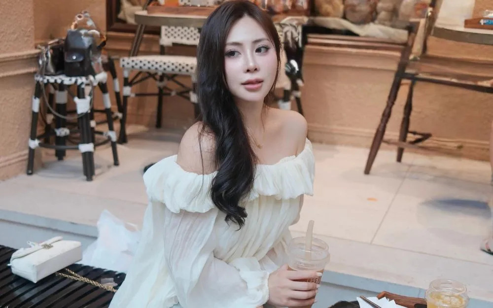 Gợi Ý 99+ Cách Tạo Dáng Chụp Ảnh Ở Quán Cafe Siêu Nghệ, Triệu Like - 2