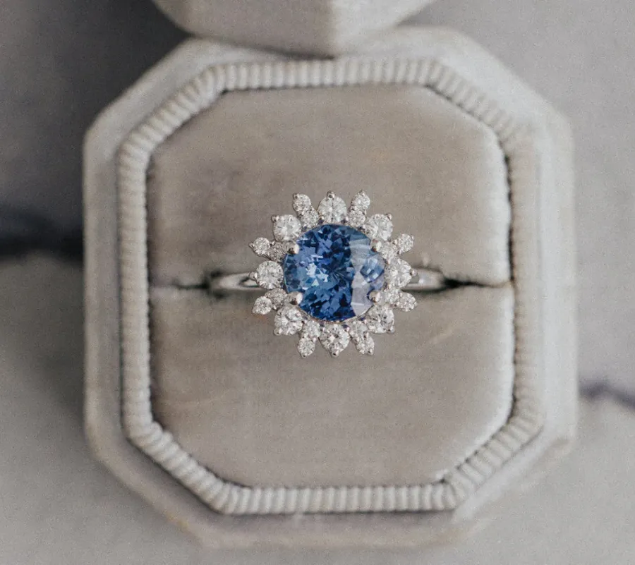 Sapphire - vẻ đẹp cao cấp gắn với sự bình an