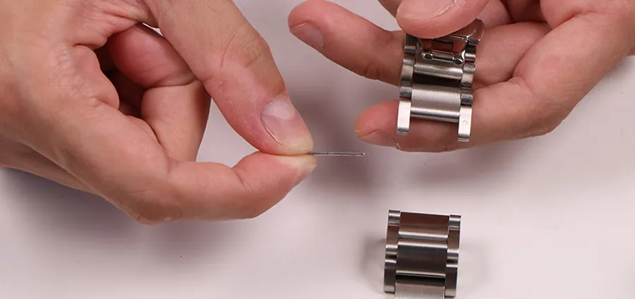 Cách cắt mắt đồng hồ dây kim loại
