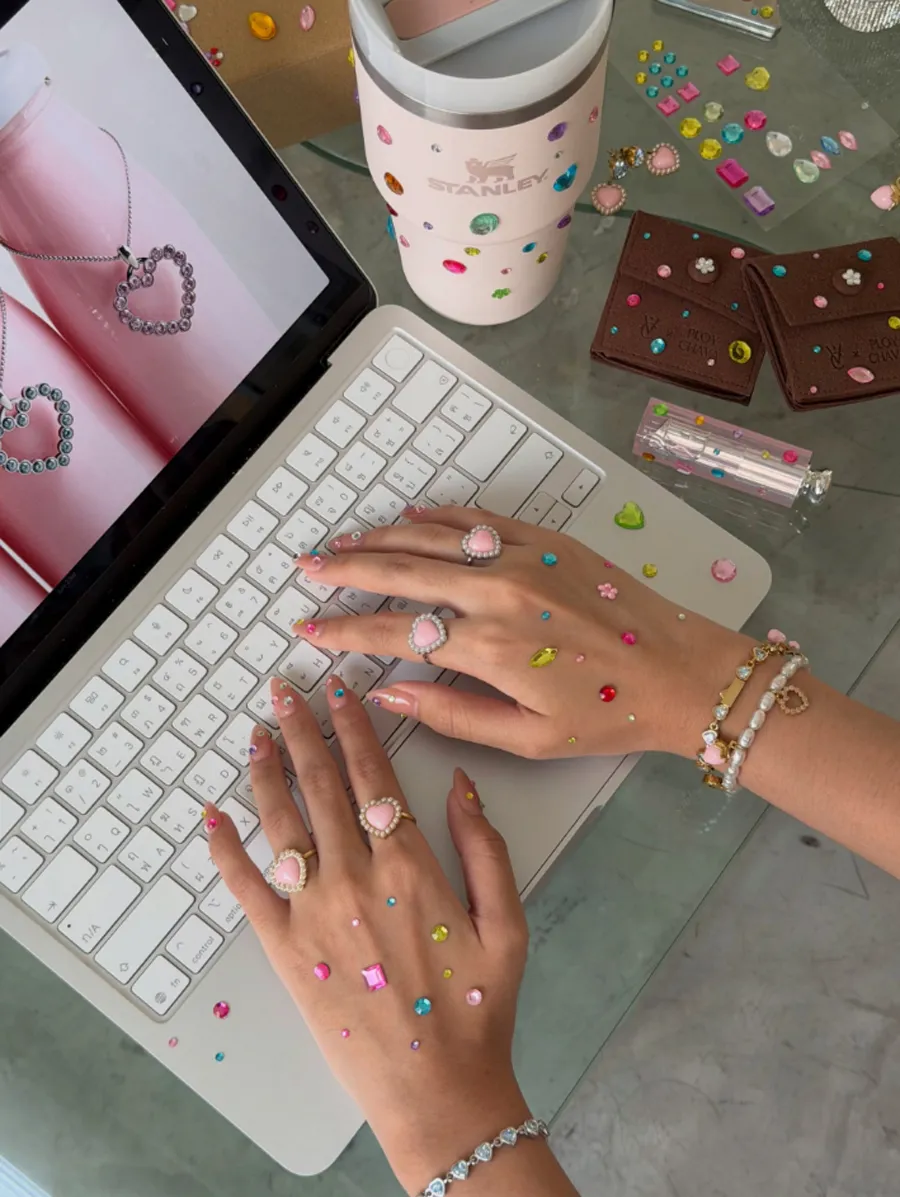 Những câu hỏi thường gặp về xu hướng “bedazzling”