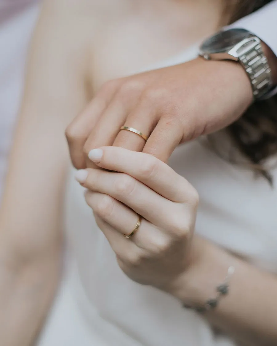 Tiêu chí vàng chọn nhẫn cưới cho người làm việc tay nhiều