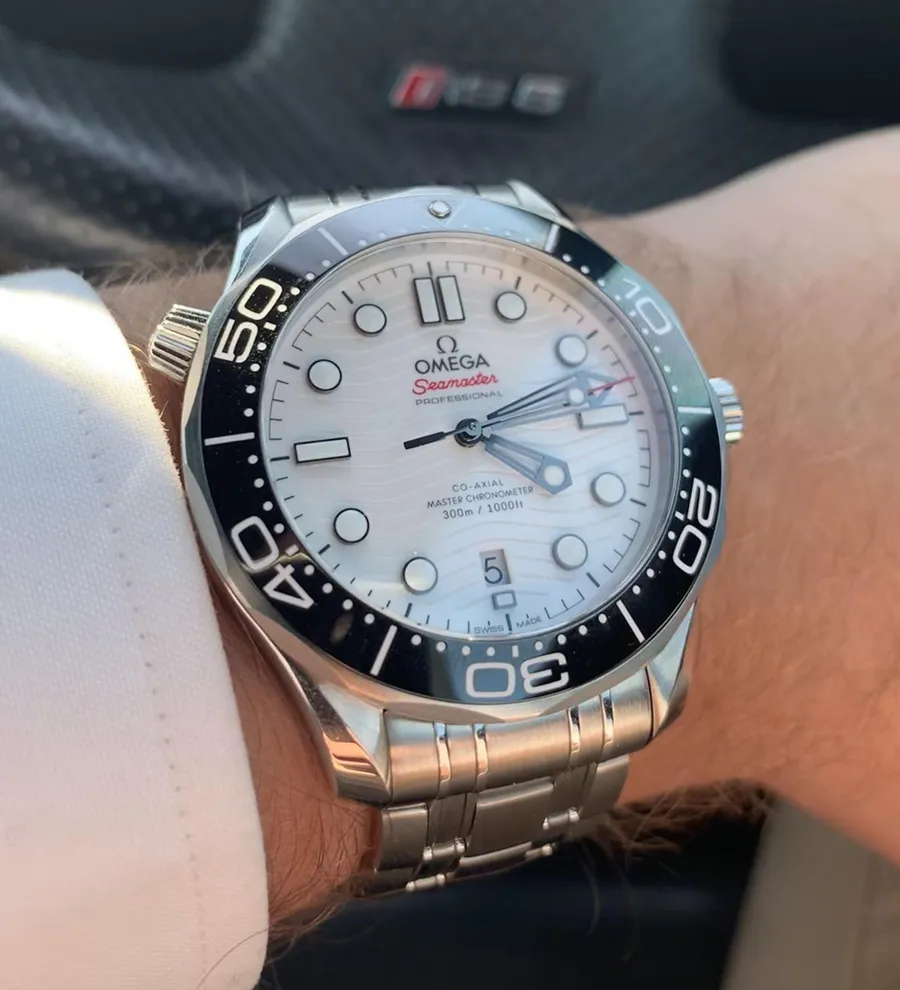 Omega Seamaster review có đáng mua không