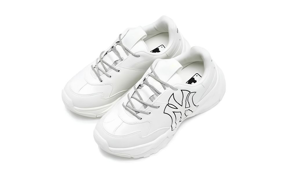 Top 10 Mẫu Sneakers Trắng Dễ Phối Đồ Unisex, Cân Mọi Outfit  - 4