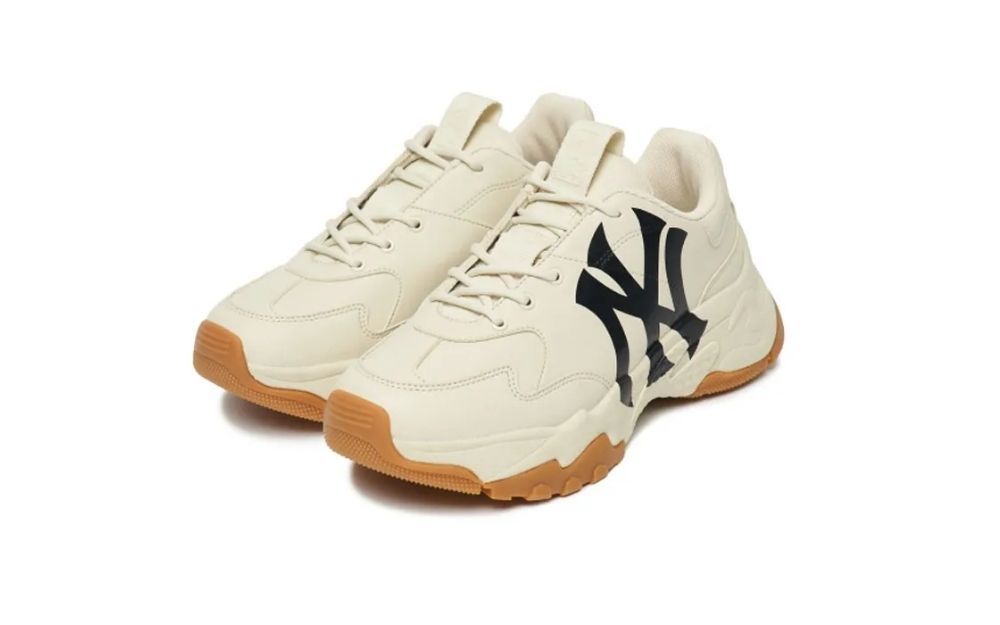 Top 10 Mẫu Sneakers Trắng Dễ Phối Đồ Unisex, Cân Mọi Outfit  - 6