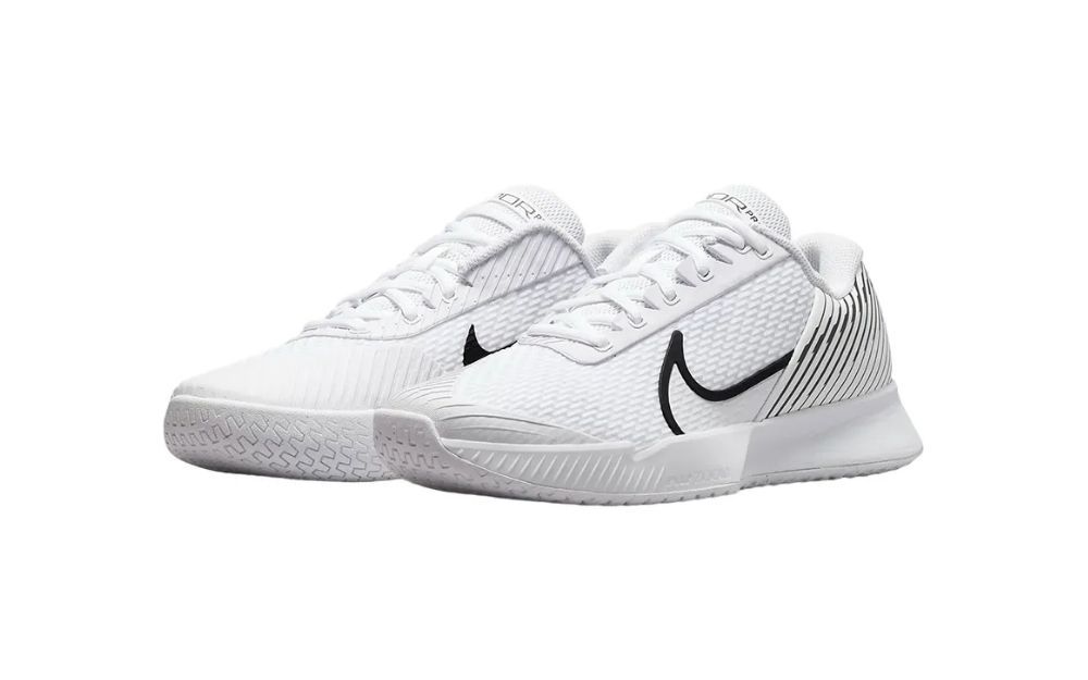 Top 10 Mẫu Sneakers Trắng Dễ Phối Đồ Unisex, Cân Mọi Outfit  - 14