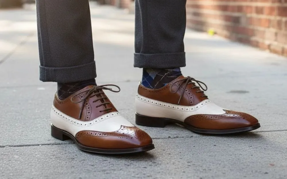 Two-Tone Shoes Là Gì? Có Dễ Phối Không? Tips Mặc Đẹp Theo Trend - 1