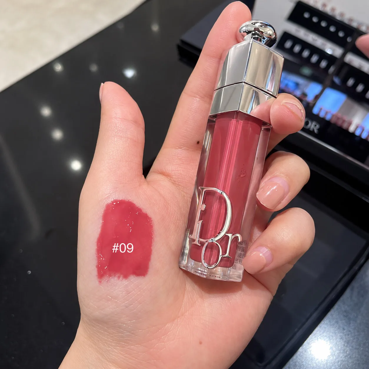 So Sánh Dior Addict Lip Maximizer 009 Và YSL Loveshine Candy Glow 5B