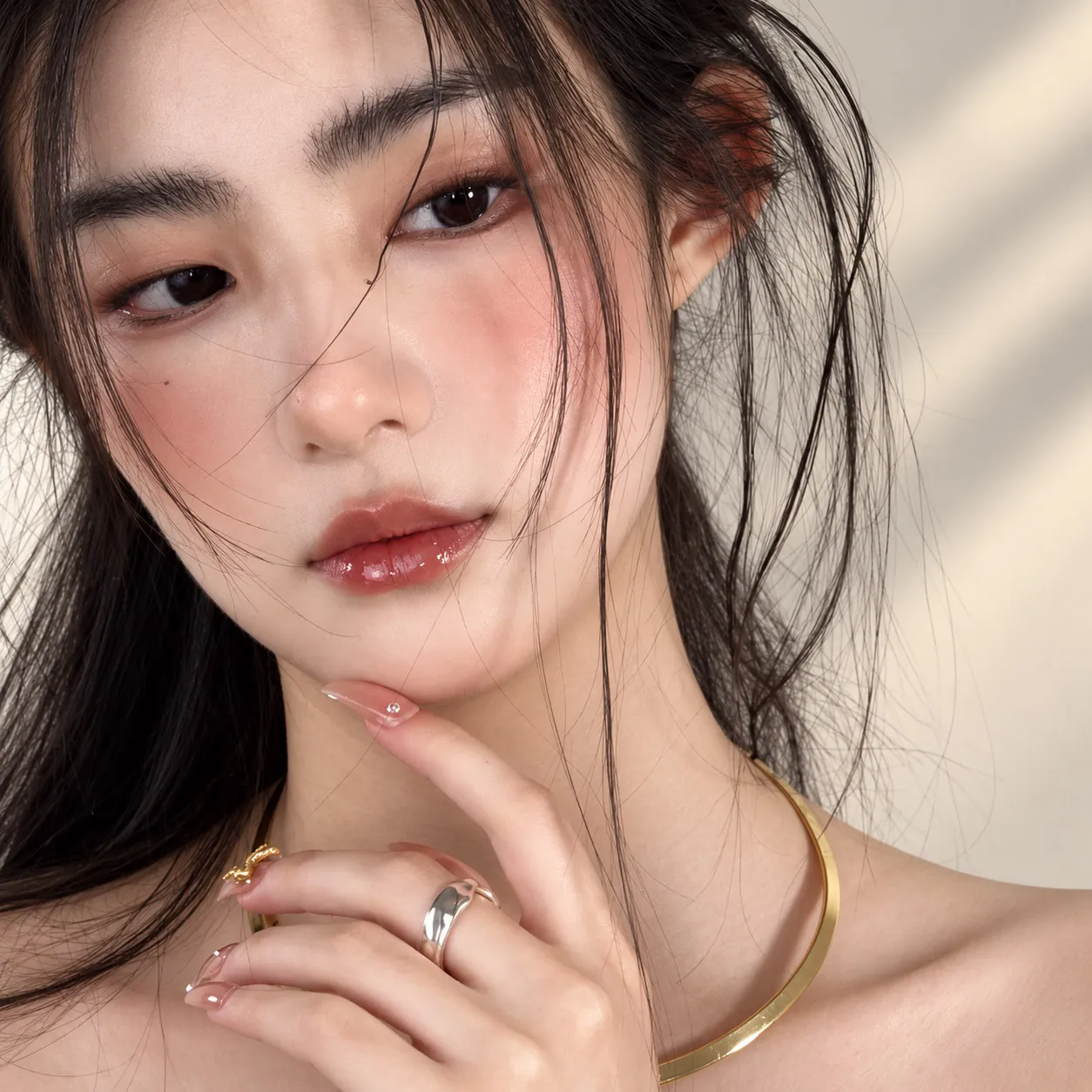 Mẹo đánh son môi màu trầm sang xịn