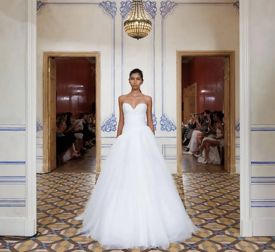 xu hướng váy cưới tại New York Bridal Fashion Week 2027
