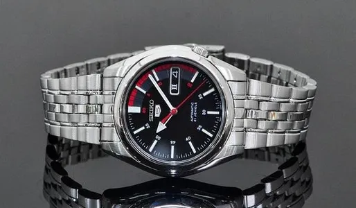 gia-dong-ho-seiko-5-automatic-co-dat-khong-dia-chi-mua-dong-ho-seiko-chinh-hang