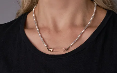 Dây Chuyền Safety Pin: Khái Niệm, Ý Nghĩa & Gợi Ý Mẫu Đẹp