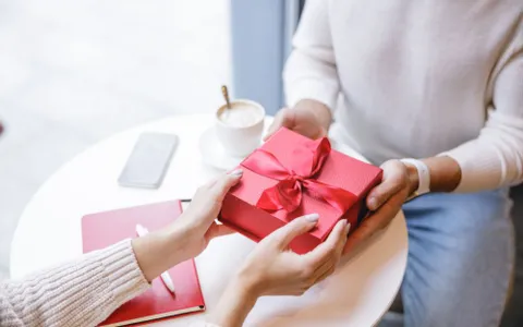 Cung Song Tử Thích Quà Gì? Top 10 Quà Tặng Ấn Tượng Song Tử