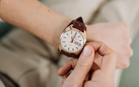 Top 10 Đồng Hồ Nữ Mặt Nhỏ Giá Tốt, Sang Trọng Cho Chị Em