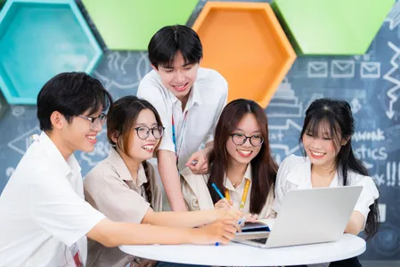 Sinh viên năm nhất cần chuẩn bị gì - Checklist Back To School 2026