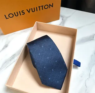 Top 5 cà vạt Louis Vuitton bán chạy, dễ phối đồ cho quý ông