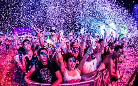 Đi Rave Mặc Gì? Bí Quyết Phối Đồ Đi Rave Cháy Cho Nam Và Nữ