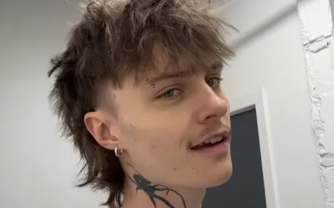 Mohican Mullet Là Gì? Top Kiểu Tóc Mohican Để Gáy Đẹp Hiện Nay