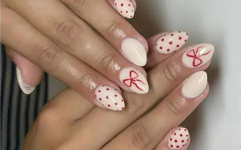 Top 30+ Mẫu Nail Đỏ Trắng Đẹp Mê Mẩn, Tôn Da & Sang Chảnh