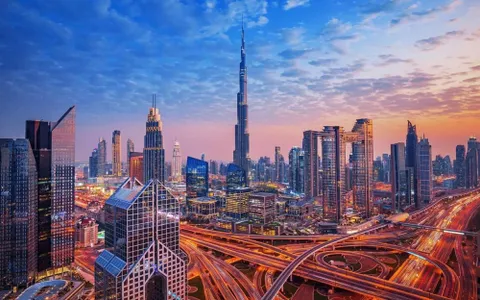 Đi UAE Nên Mặc Gì? Gợi Ý Lên Đồ Check-In Sang Chảnh Cho Nam & Nữ