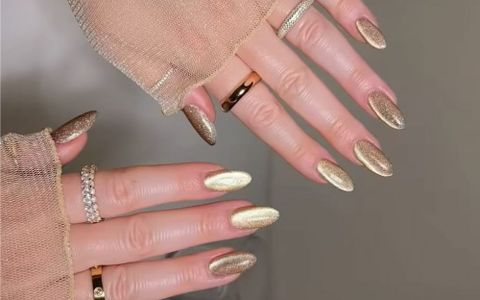 Đón Đầu Xu Hướng Với Bộ Sưu Tập Nail Vàng Mắt Mèo Siêu Cuốn Hút