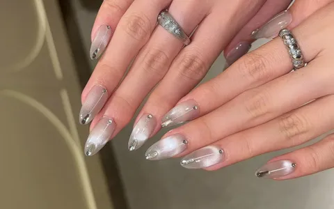 Nail Xám Thạch Hợp Với Da Nào? Top Kiểu Móng Xám Thạch Đẹp Mê Ly