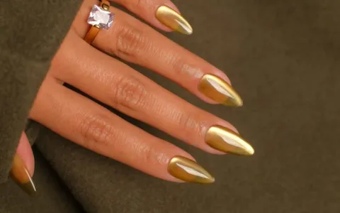 Top 30+ Mẫu Nail Màu Vàng Ánh Kim Sang Chảnh, Tôn Da 2026