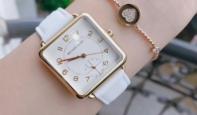 Top 13+ Đồng hồ nữ màu trắng cực sang cho cô dâu thêm lộng lẫy - 1