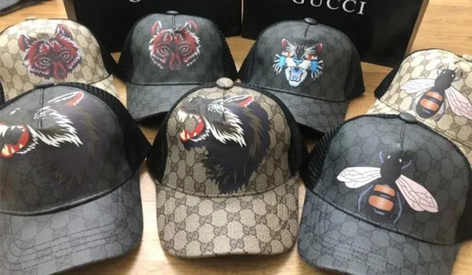 Mua Mũ Gucci Guccy Polka Dot Hat Màu Đen chi tiết sao nhỏ, canvas chính hãng, Giá tốt - 1