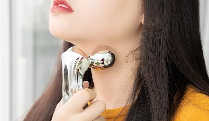 Review công dụng và cách dùng Refa Carat Face cây lăn massage mặt của hãng MTG - 1