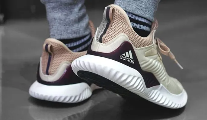 Top 7 các mẫu giày Adidas trendy năm nay không thể bỏ qua - 1