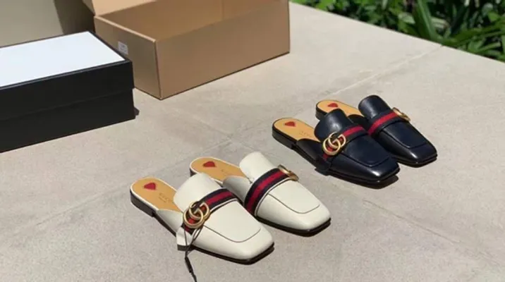 9 mẫu giày sục nữ đẹp được chị em săn đón nhiều hiện nay - 1