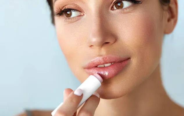 Top 15 thỏi son dưỡng kích màu môi sau phun chất lượng tốt hiện nay - 1