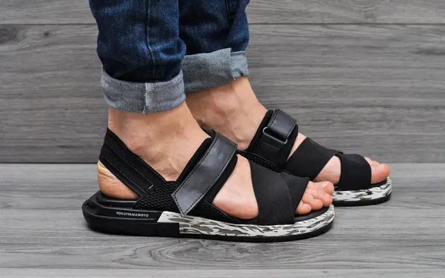 Top 7 dép quai hậu nam hàng hiệu đáng rất đáng sở hữu - 1