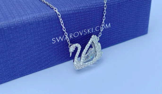 Trang sức Swarovski làm bằng gì? Của nước nào? Có tốt không? Mua ở đâu? - 1