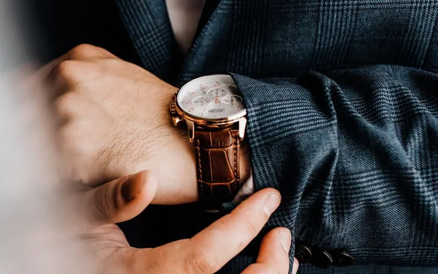 Các Mẫu Đồng Hồ Cho Người Lớn Tuổi Đơn Giản Mà Phù Hợp - 2