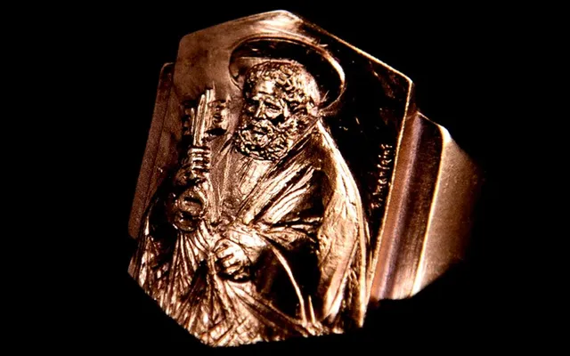 Giải Mã Nhẫn Ngư Phủ: Ý Nghĩa, Vai Trò & Bí Ẩn Xung Quanh - 1