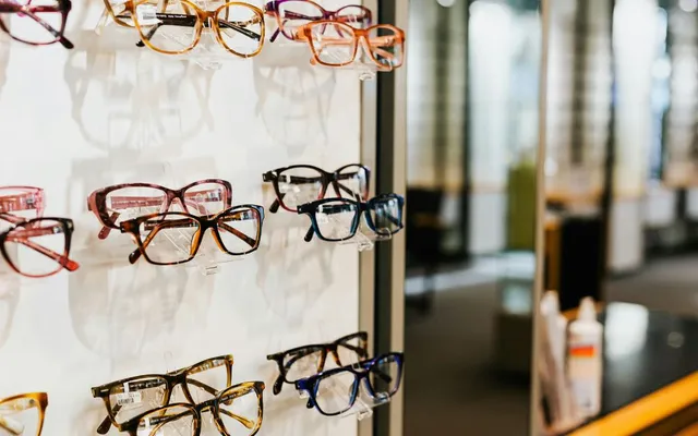 Top 7 Địa Chỉ Mua Kính Mắt Rayban Hà Nội Chính Hãng, Uy Tín - 5