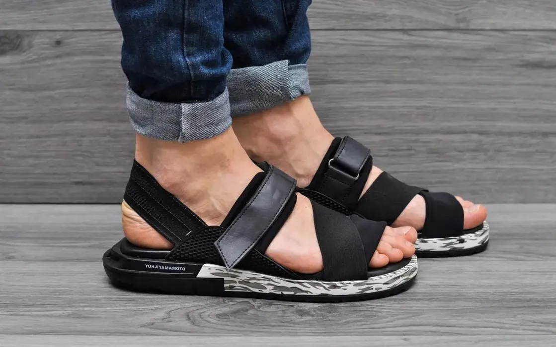 Top 7 dép quai hậu nam hàng hiệu đáng rất đáng sở hữu 