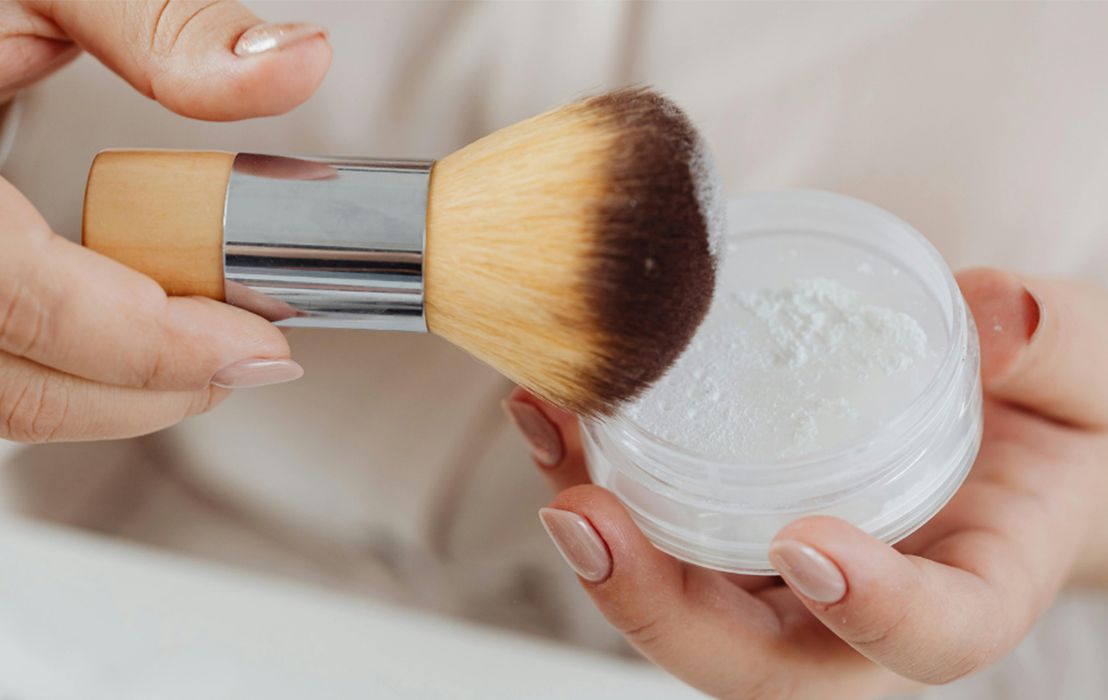 Top 11 loại phấn phủ cho da nhạy cảm lành tính che phủ tốt