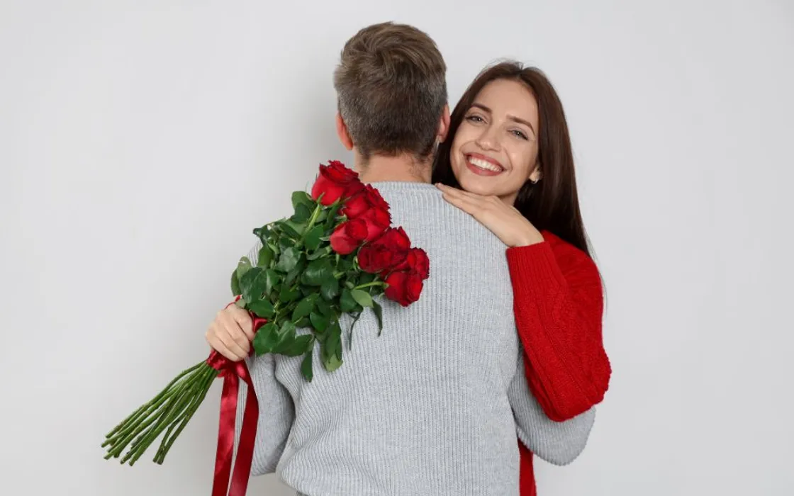 Con Trai Thường Thích Con Gái Tặng Quà Gì? Gợi Ý 10 Món Quà Tinh Tế