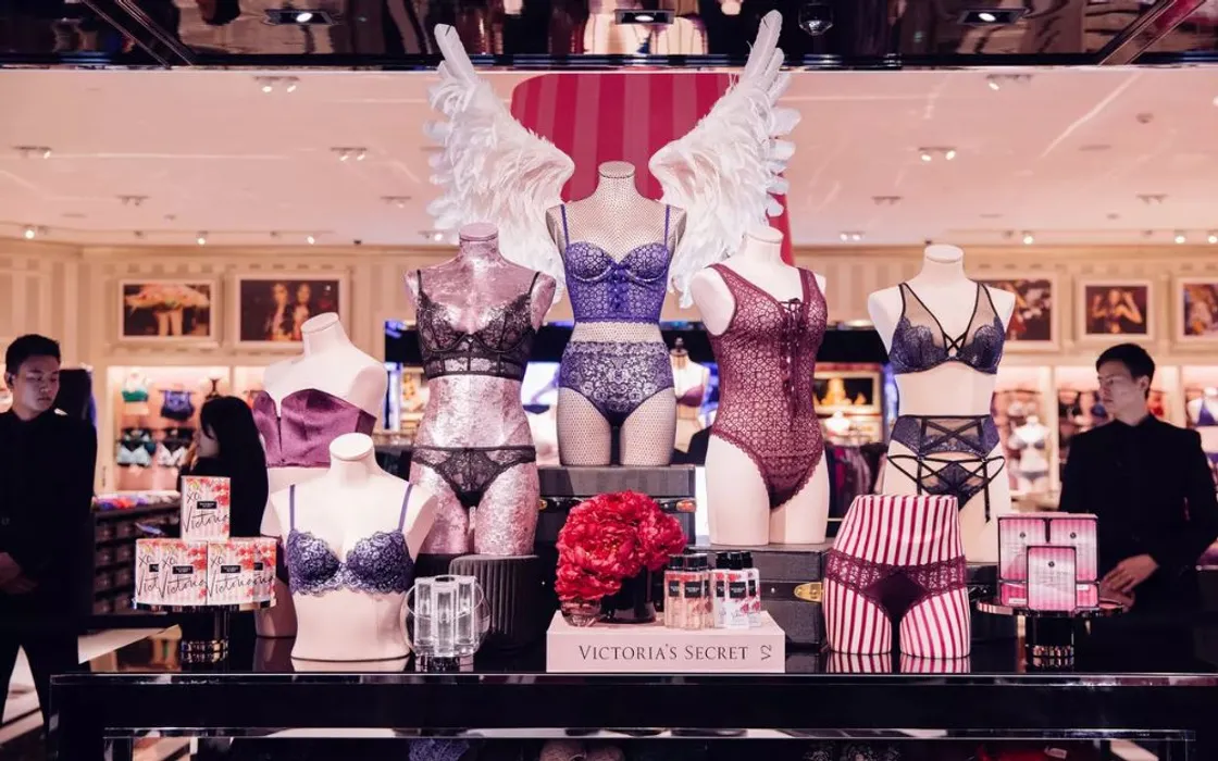 Thương Hiệu Victoria's Secret : Lịch Sử & Đặc Điểm Nổi Bật